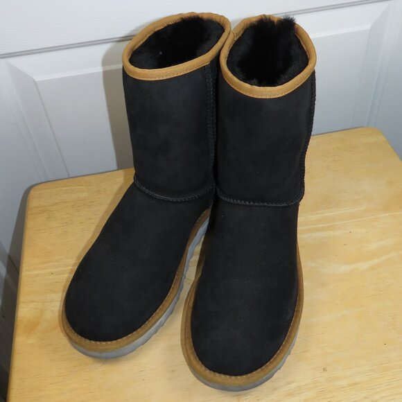 UGG Women’s Classic Short Boots Black Suede Rustic Weave S/N 1094330 Size 8 - Picture 3 of 8
